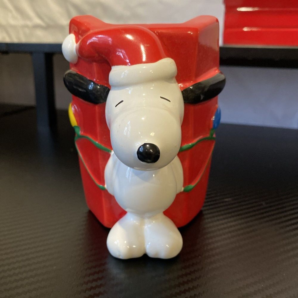 Peanuts 50 Years A Charlie Brown Christmas Snoopy Dog House Treat Jar / Holder - Picture 7 of 16